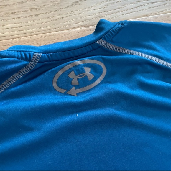 UNDER ARMOUR Heatgear Long Sleeve Athletic Top - Picture 2 of 6